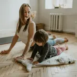 Aktywna mama i tata: Jak pogodzić rodzicielstwo z regularną aktywnością fizyczną?