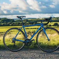B'Twin Triban 100: Dlaczego to najlepszy rower dla początkujących?