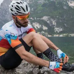 Niezbędne akcesoria dla kolarza - kompletna lista wyposażenia rowerzysty