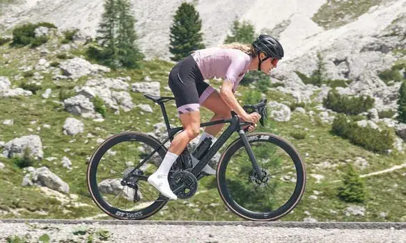 Canyon Ultimate SLX: Co czyni go rowerem marzeń każdego kolarza?