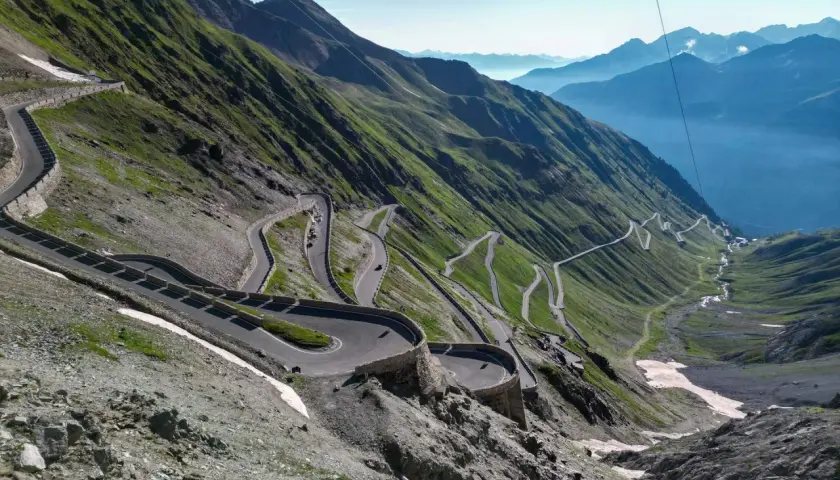 Odkryj piękno przełęczy Stelvio Passo: Planuj swoją wyprawę już teraz