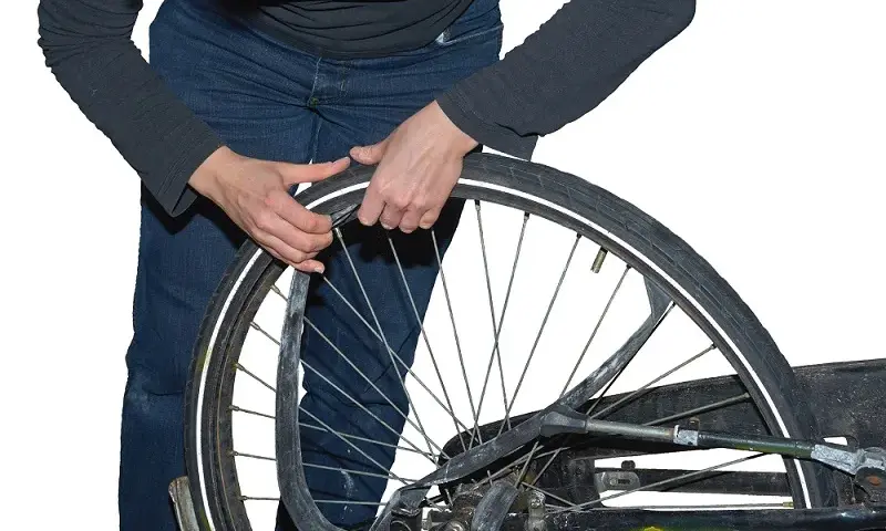 Skuteczna wymiana dętki w rowerze: 8 prostych kroków dla każdego
