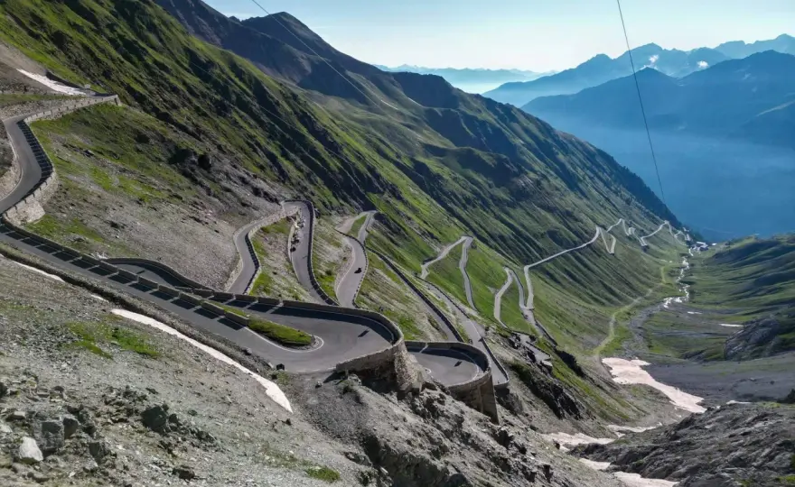 Odkryj piękno przełęczy Stelvio Passo: Planuj swoją wyprawę już teraz