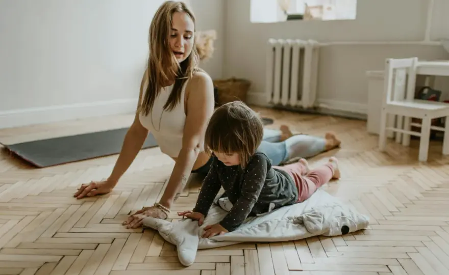 Aktywna mama i tata: Jak pogodzić rodzicielstwo z regularną aktywnością fizyczną?