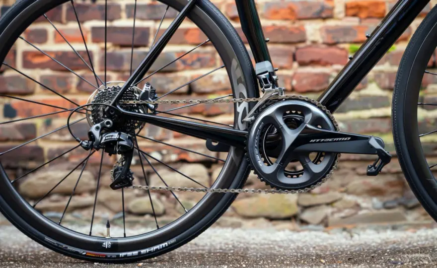Przegląd grupy Shimano 105: Co oferuje ta popularna grupa?