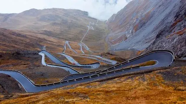 Zdjęcie Odkryj piękno przełęczy Stelvio Passo: Planuj swoją wyprawę już teraz